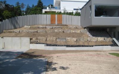 Gestaltete Außenanlage in Launsbach
